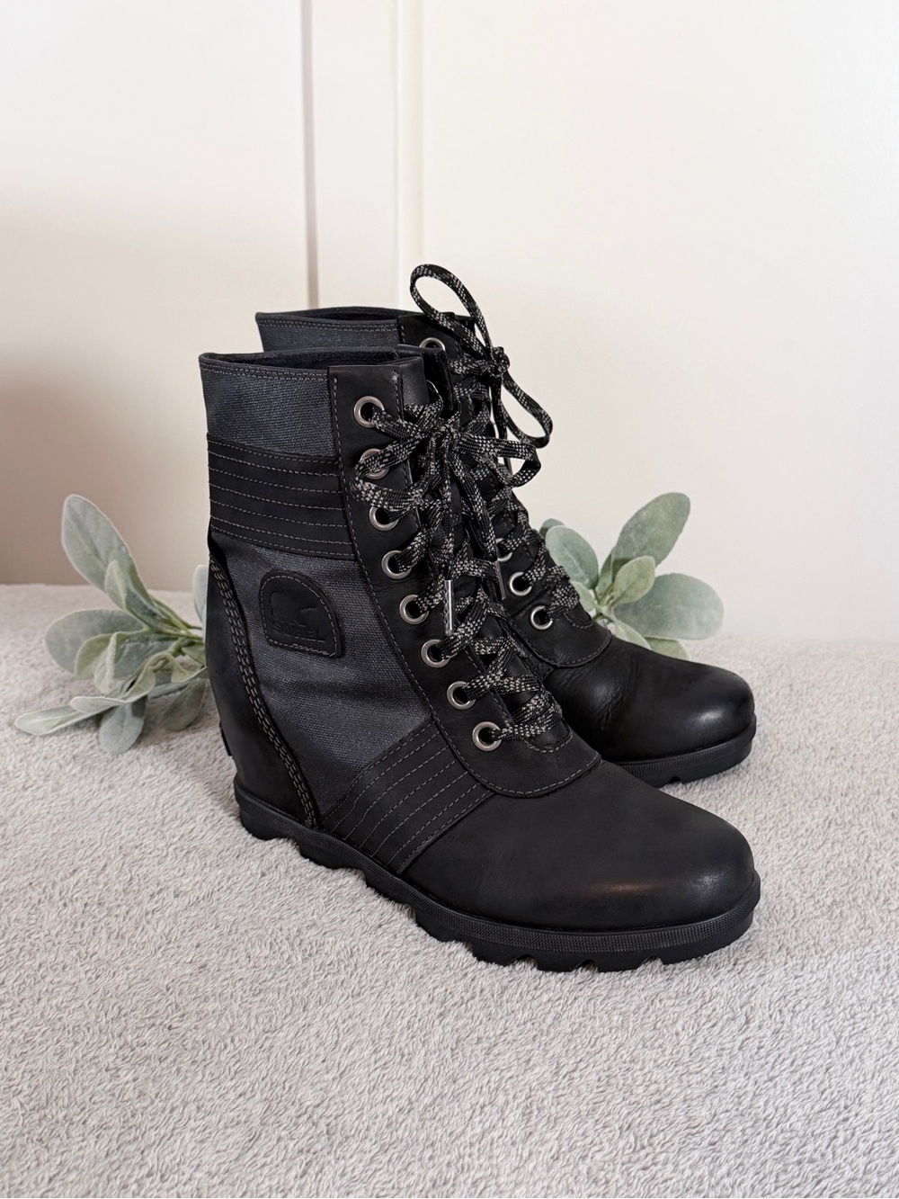SOREL Lexie Wedge lace up Boots womenβs size 10.5 Black waterproof ankle booties